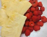 Foto langkah ke 1 dari resep Jus Nanas Raspberry.