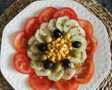 Foto del paso 4 de la receta: Ensalada de tomate y pepino