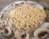 Hình bước làm 1 của món Mì Gói Nấu Nấm Mỡ & Thanh Cua Surimi