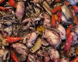 Foto langkah ke 3 dari resep Tumis Cumi Hitam.