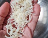 Foto del paso 1 de la receta: Triangulitos de harina integral y queso de búfala 🐃 Bizcochitos materos integrales 🧉Materitos 🧉