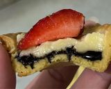 Foto langkah ke 8 dari resep Strawberry Mini Pie 🍓.