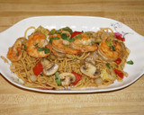 Foto del paso 4 de la receta: Lo mein noodles con salteado de camarones y vegetales