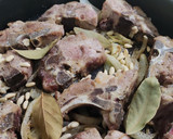 Foto del paso 4 de la receta: Espinazo con patatas al horno