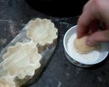 صورة لخطوة 2 من وصفة حلوى السميد