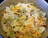 Foto del paso 1 de la receta: Ensalada de pajaritas con guacamole