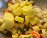 A picture of step 2 of Seasonal Soup.