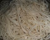 சிக்கன் நூடுல்ஸ் ஸ்டப்டு&பேக்குடு கேப்ஸிகம் (Chicken noodles stuffed capsicum recipe in tamil) ரெசிபி ஸ்டேப் 1 புகைப்படம்