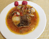 Foto del paso 7 de la receta: Lomos de Bacalao con tomate pimientos y almejas