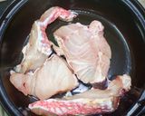 Hình bước làm 1 của món Cá sơn đỏ kho ba rọi
