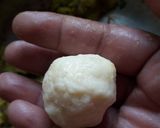 A picture of step 4 of Cheesy Vada Pav.