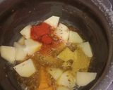 A picture of step 2 of Macaroni curry.
