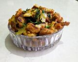 A picture of step 5 of Masala bread upma.