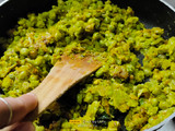 આલુ મટર પરાઠા (Aloo Matar Paratha Recipe In Gujarati)