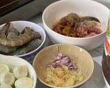 A picture of step 1 of Mi Quang with Shrimp, Pork, Ribs, and Eggs.