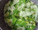 Foto langkah ke 1 dari resep Tumis Daun Singkong Teri Pedas.