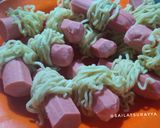 Foto langkah ke 3 dari resep Sosis Gulung Mie.