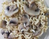 Foto langkah ke 2 dari resep Omlet mie jamur #sederhana.