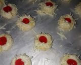 Foto langkah ke 5 dari resep Strawberry Thumbprint cookies.