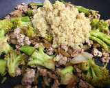 Foto del paso 4 de la receta: Salteado de quinoa con carne picada