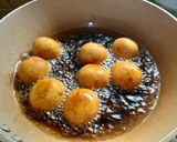 Foto langkah ke 3 dari resep Bola Ubi Isi Gula Merah.