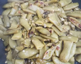 Foto del paso 1 de la receta: Judías verdes congeladas rehogadas con tranchetes