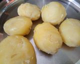 आलू के स्वादिष्ट पराठे (Aloo ke swadisht parathe recipe in Hindi) रेसिपी चरण 2 फोटो