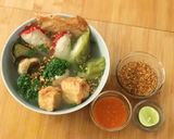 Foto langkah ke 8 dari resep Sup Bakso Ayam Sayuran (Yong Tau Foo) Devina Hermawan.