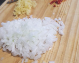Foto del paso 2 de la receta: Tartar de atún sobre base de guacamole