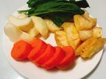 Sinh tố rau bina, dứa, táo, cà rốt bước làm 1 hình