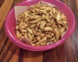 Foto langkah ke 4 dari resep Kue Bawang Gunting.