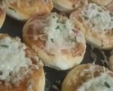 صورة لخطوة 4 من وصفة ميني بيتزا 🍕🍕