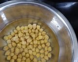 A picture of step 1 of Punjabi Chole bhature.