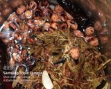 A picture of step 3 of Tamarind leaves chutney.
