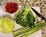 Foto del paso 1 de la receta: Ensalada verde con pollo 🥬
