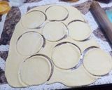 Foto del paso 6 de la receta: Empanadas dulces de chocolate y dulce de leche 🍫🥟