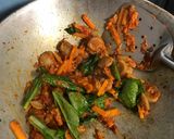 Foto langkah ke 4 dari resep Mie Goreng (Burung Dara) Pedas.