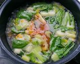 Foto langkah ke 3 dari resep Sop Pentol Daging Giling.