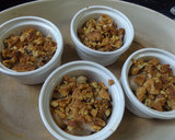 Foto del paso 2 de la receta: Peras al Oporto con crumble de nueces
