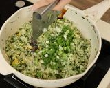 Foto langkah ke 5 dari resep Nasi Goreng Cabai Ijo Ikan Asin Devina Hermawan.