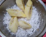 Foto langkah ke 2 dari resep Pisang Kepok Kukus Salut Kelapa.