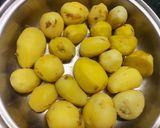 A picture of step 1 of Punjabi Dum Aloo.