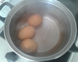 Foto del paso 1 de la receta: Huevos rellenos de melva y anchoas