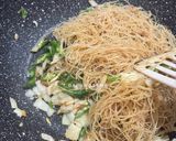 Foto langkah ke 3 dari resep Bihun Tumis Cabe ijo.