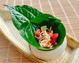 Hình bước làm 3 của món Hạt điều, ớt chuông, chanh sả cuốn lá lốt