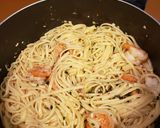 A picture of step 4 of Shrimp Linguine.
