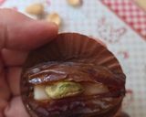 Foto del paso 3 de la receta: Dátiles Medjool o Medjoul rellenos con queso Feta de cabra apenas derretido y pistacho salado 🌴🐐🌳