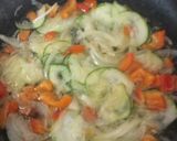 Foto del paso 2 de la receta Pollo con verduras al orégano
