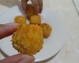 Foto langkah ke 8 dari resep Bola nasi abon keju.