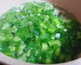 Hình bước làm 2 của món Canh cải thìa thịt xay nấu nhanh